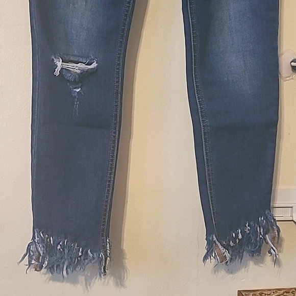Free People mid-rise distressed frayed ankle jeans, size 25. - Picture 10 of 13